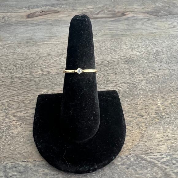 Simple dainty gold ring band with clear rhinestone jewel - size 7 - Picture 2 of 5